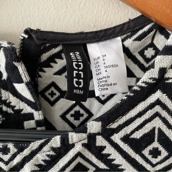 🦓 H&M | Aztec Tribal Racer Crop Tank Top 🦓 - Picture 3 of 12